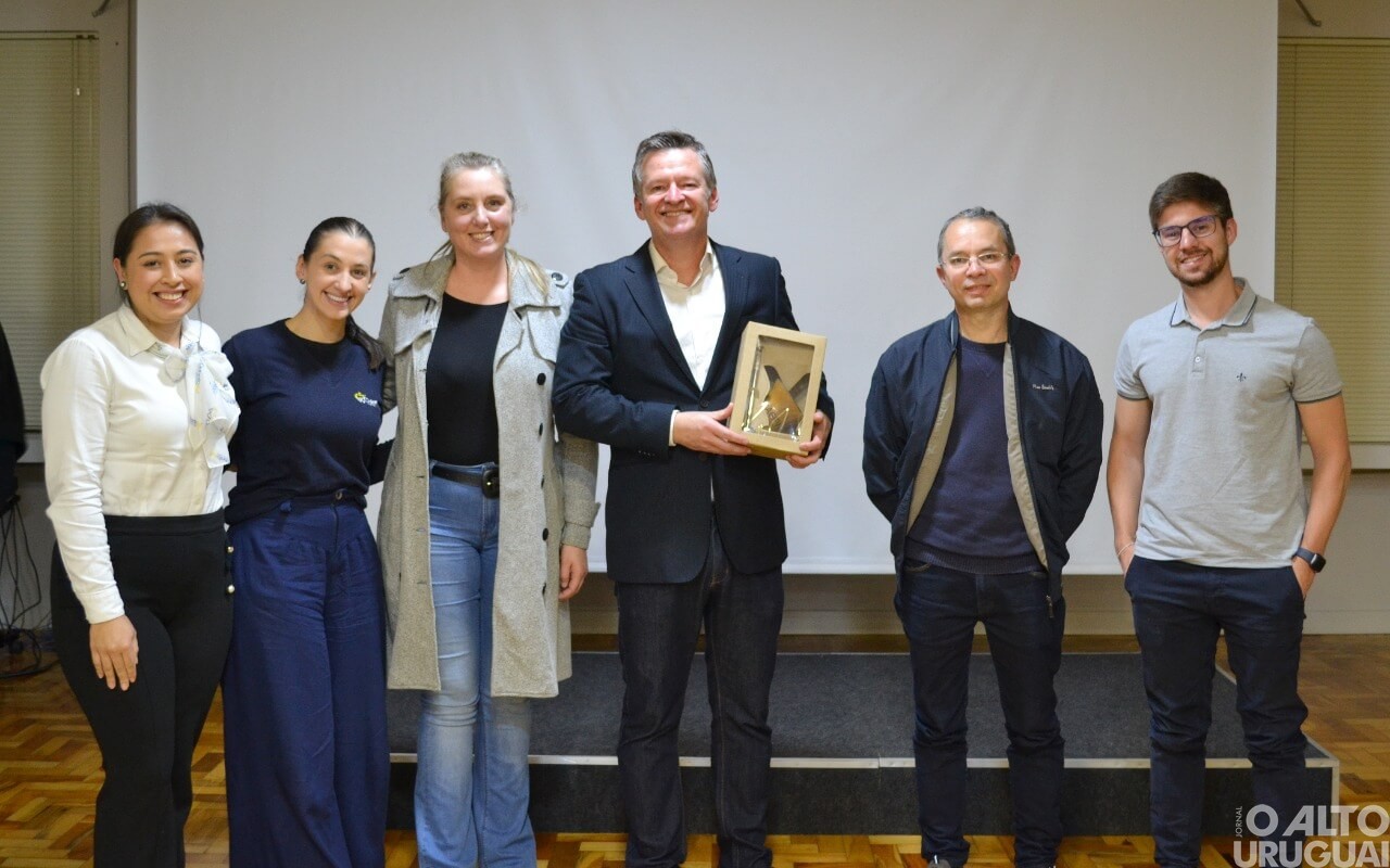 AEFW promove palestra sobre atendimento para mais de 100 profissionais