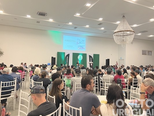 Cotrifred reúne mais de 300 produtores em FW para debater sobre bovinocultura de leite