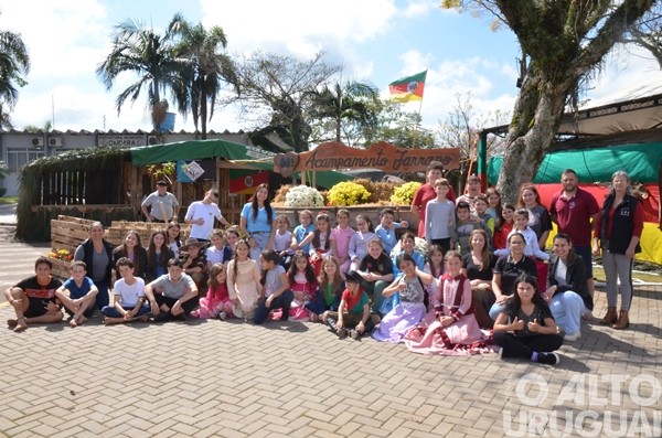 Crianças do Projeto Girassol celebram Semana Farroupilha em Caiçara