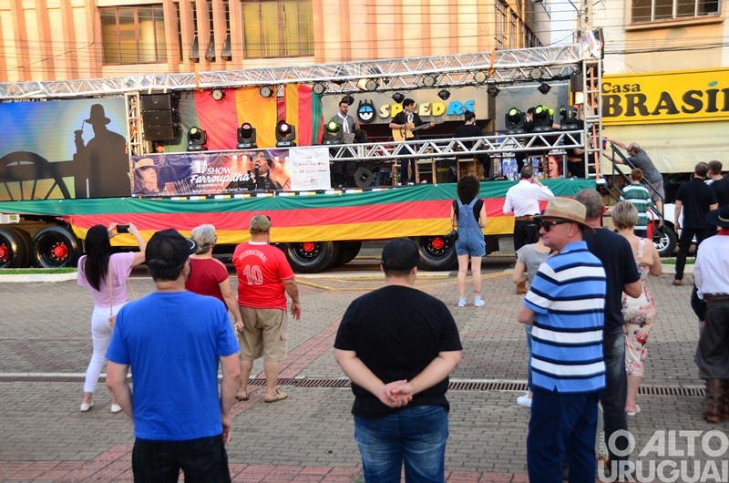 Renato Borghetti e Daniel Torres apresentam show farroupilha em FW