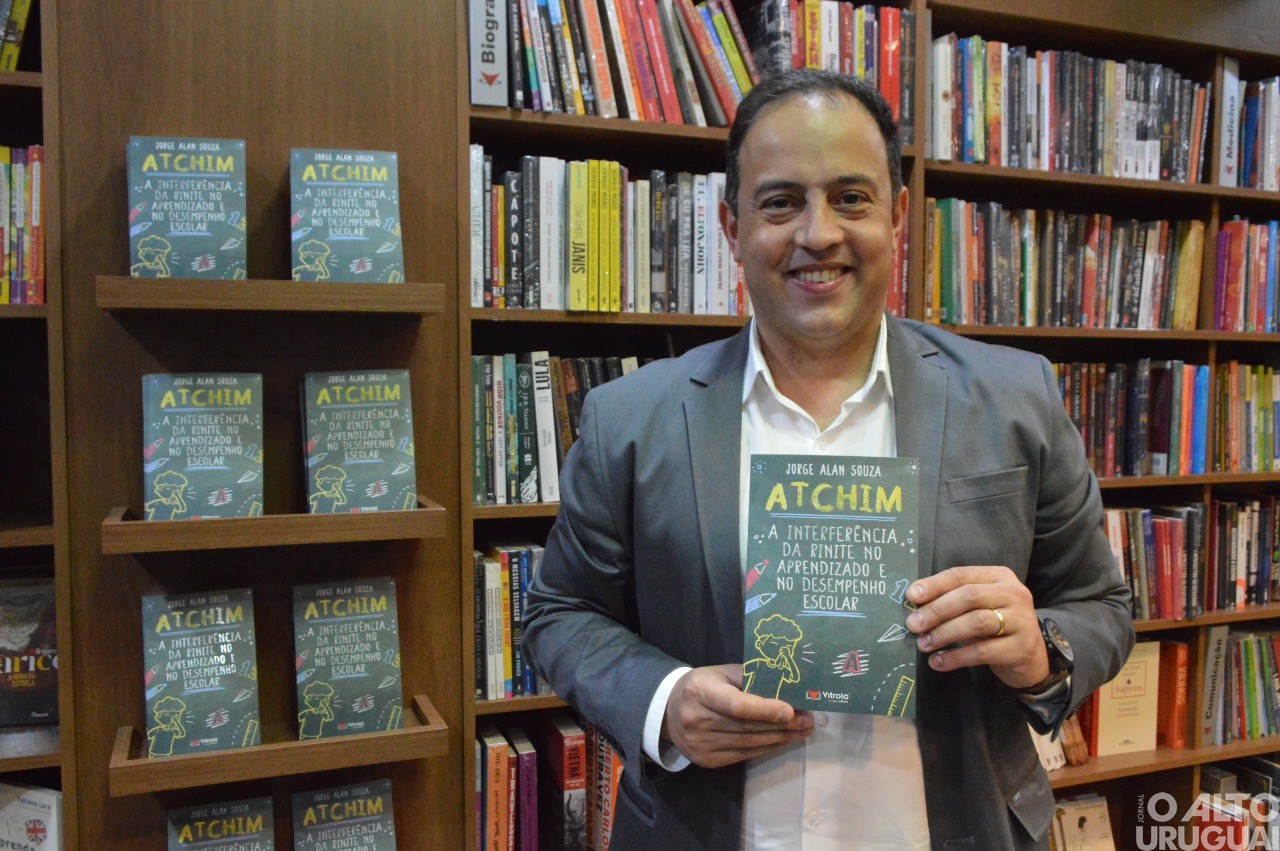 Médico Jorge Alan Souza recebe convidados para lançamento de seu livro