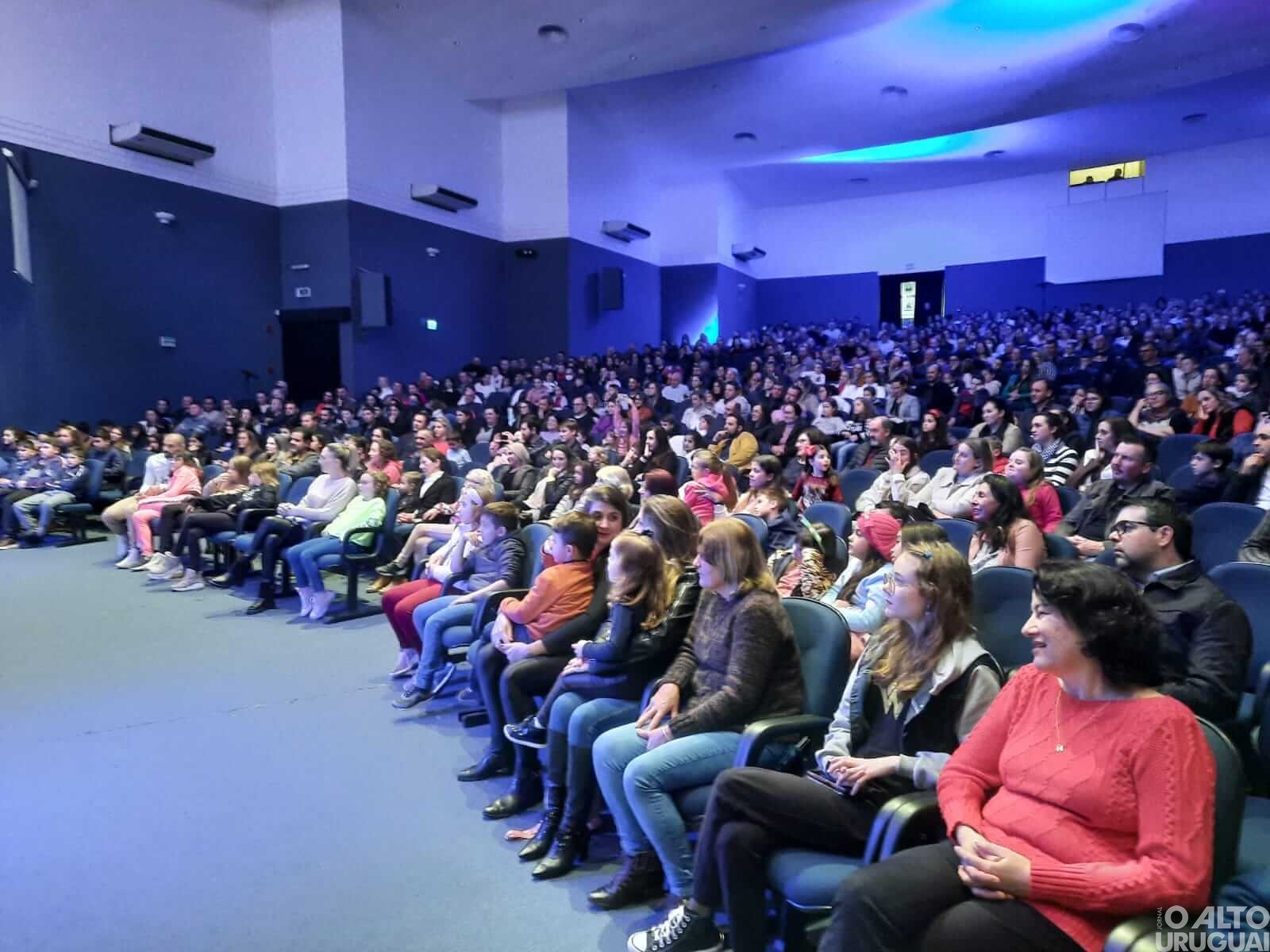 Escola Afonso Pena promove peça teatral comemorativa aos seus 60 anos