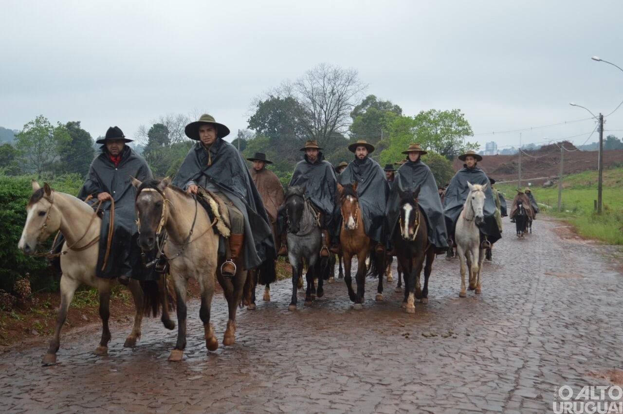 Iraí a Erval Seco: cavalarianos do 30º Bate-Casco passam por FW