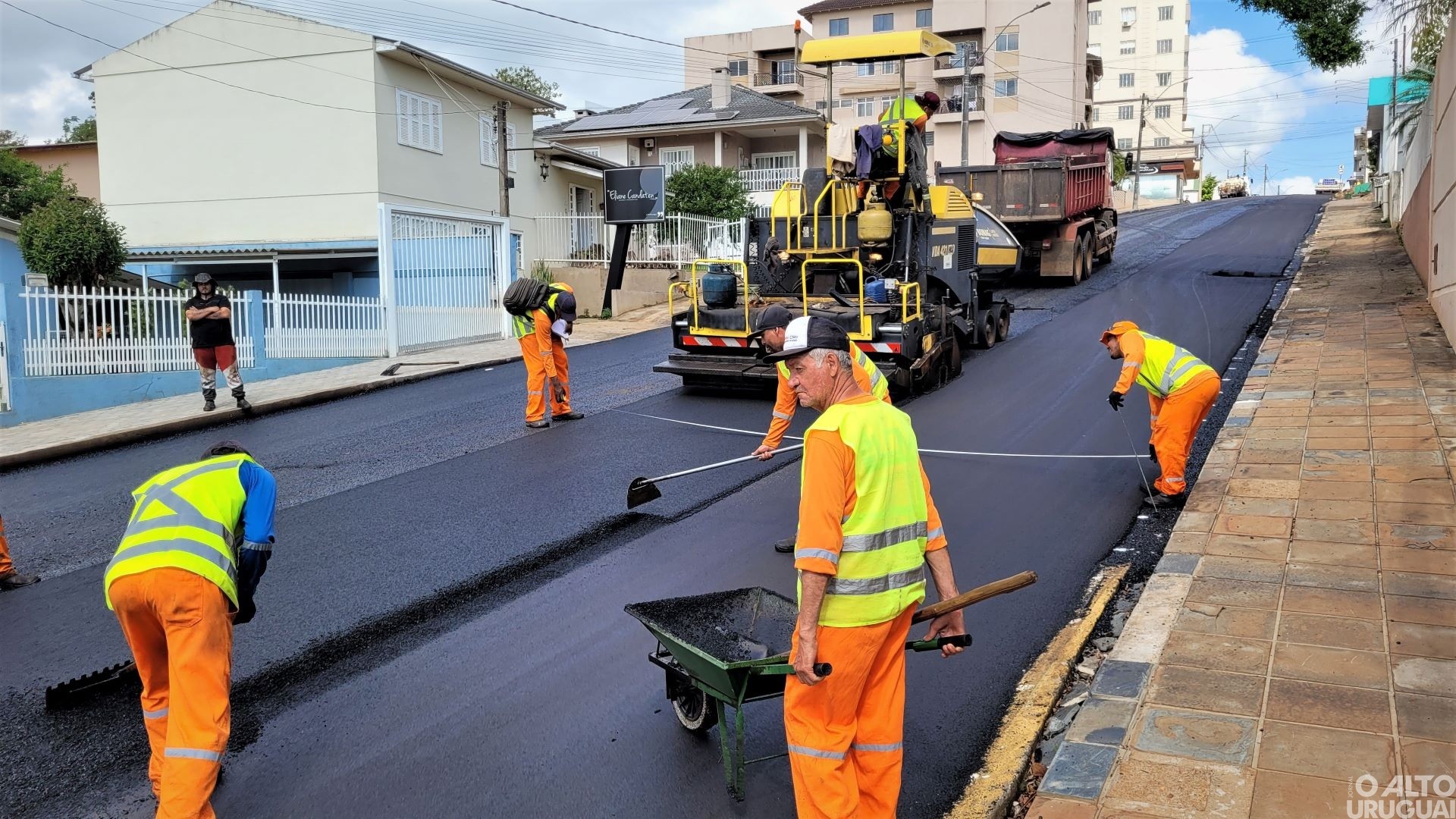 Seguem obras de pavimentação em Seberi