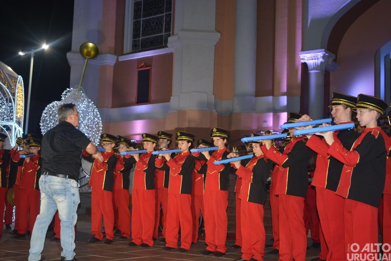 Bandas marciais se apresentam no Frederico em Luz 2022