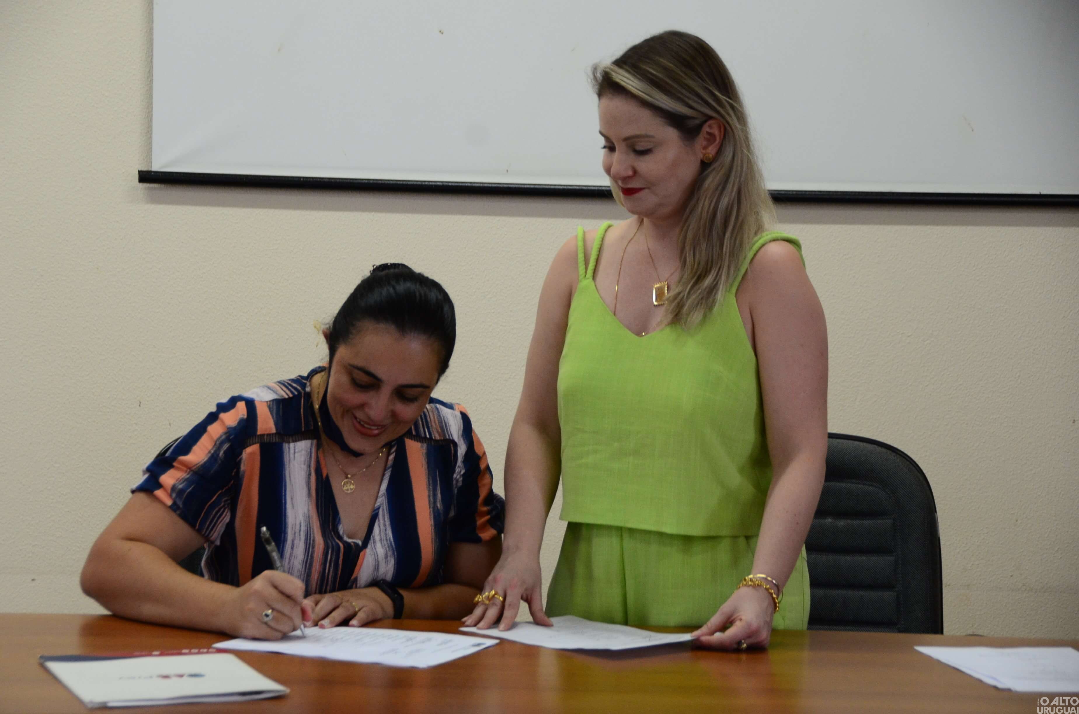 Nova diretoria da Subseção de FW da OAB assina termo de posse