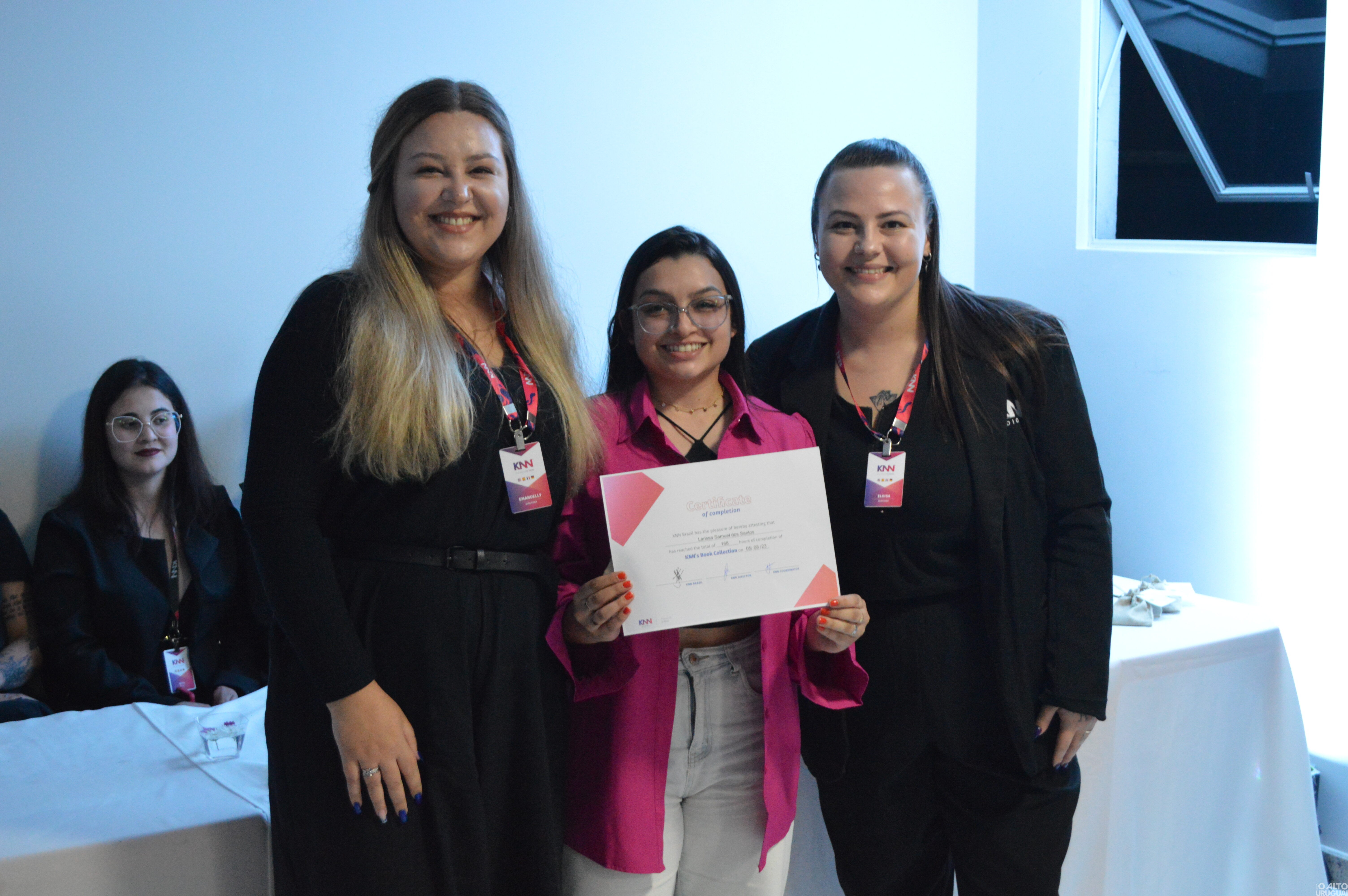 Com cerca de 400 alunos a KNN forma suas primeiras turmas de inglês em FW