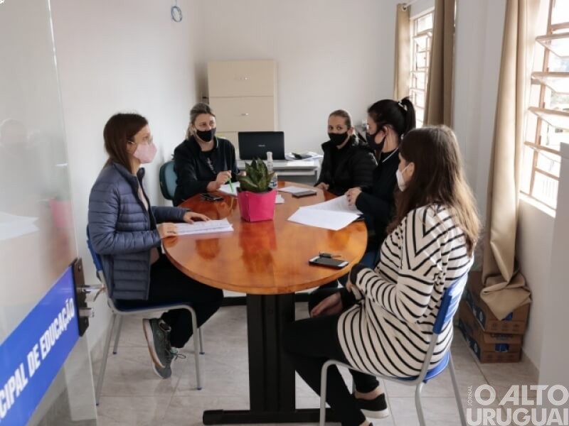 Reunião debate cuidados com a Covid-19 nas escolas de Novo Tiradentes