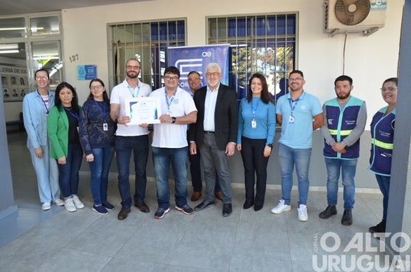 Escola Cardeal Roncalli de FW recebe certificado em qualidade de água tratada