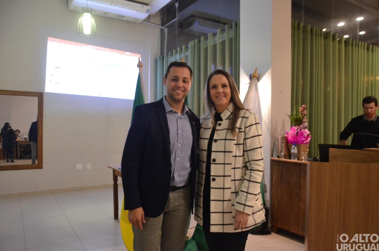 Rotary Club FW Barril e Interact empossam novas diretorias