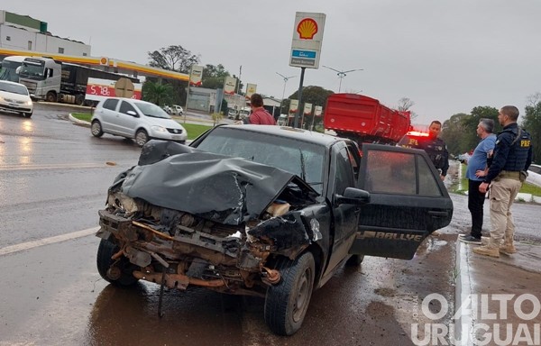 Acidente no trevo do Posto Serrano deixa três feridos