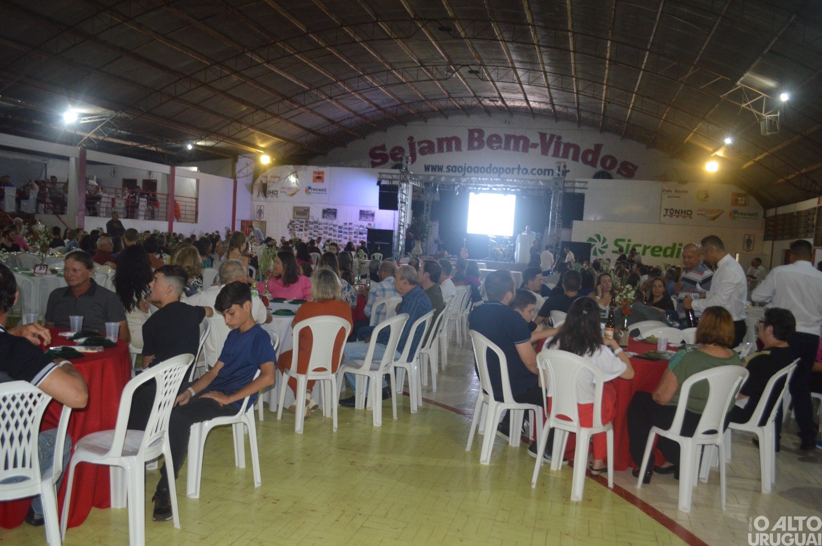 Centenas de pessoas participam das comemorações dos 100 anos de São João do Porto