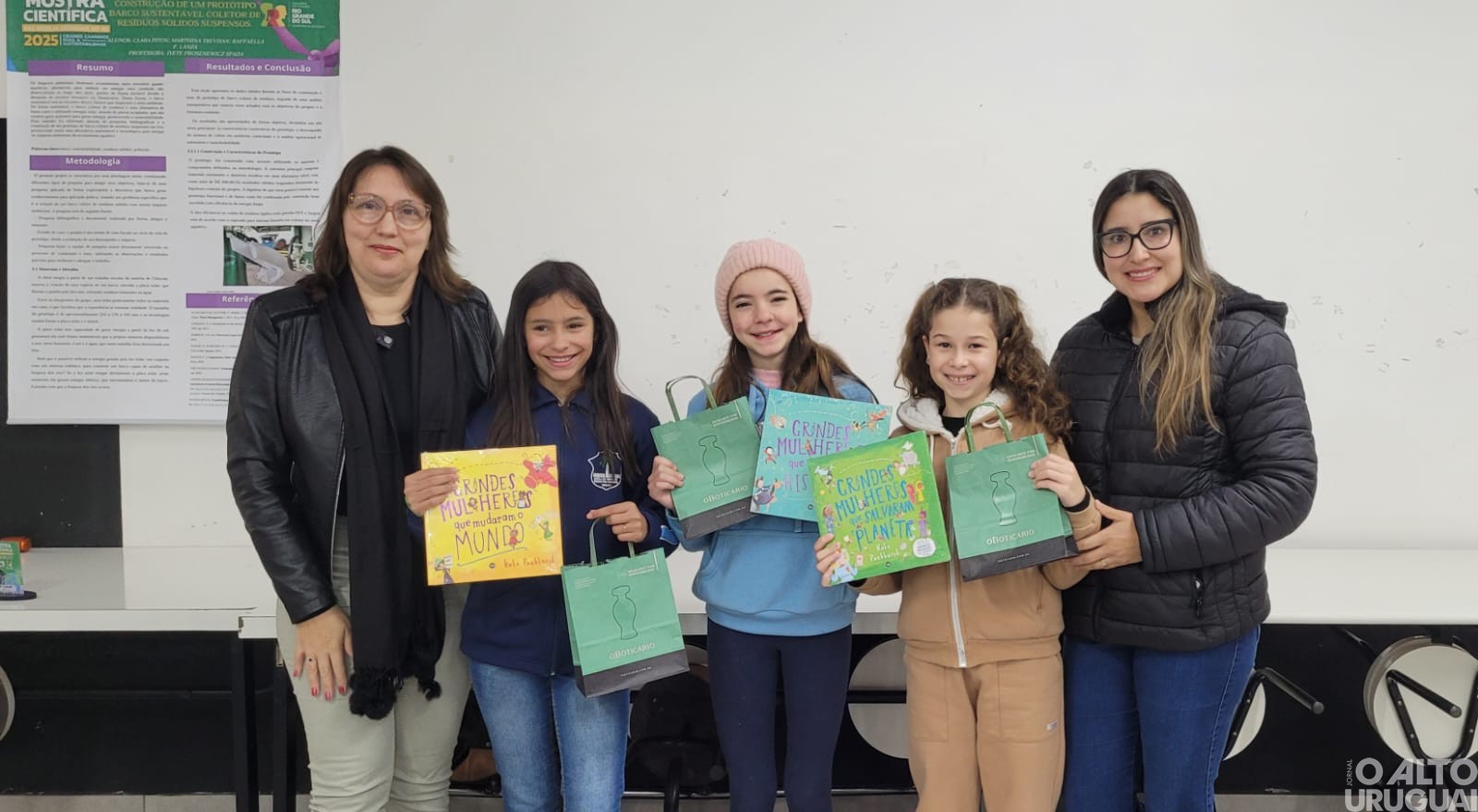 Alunas da Escola Caiçara conquistam destaque em Mostra Cultural Regional