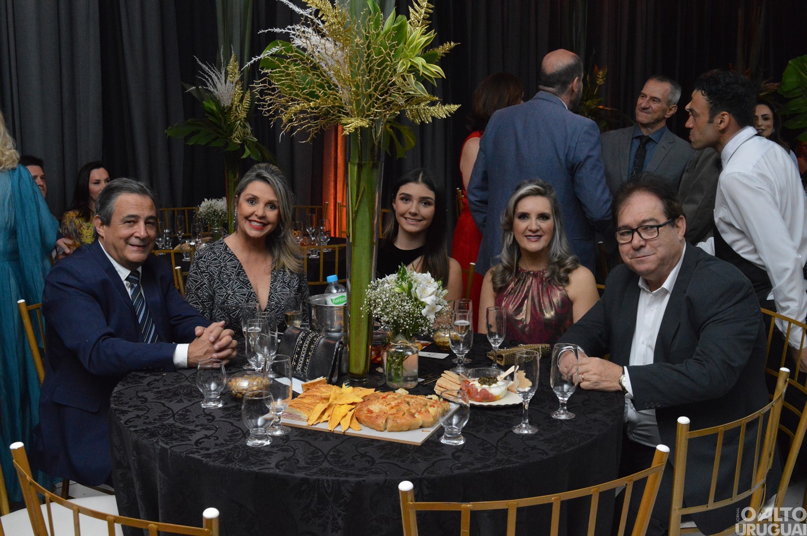 Baile Golden Night homenageia parceiros da Polícia Civil