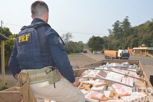 PRF apreende quase cinco toneladas de maconha em Iraí
