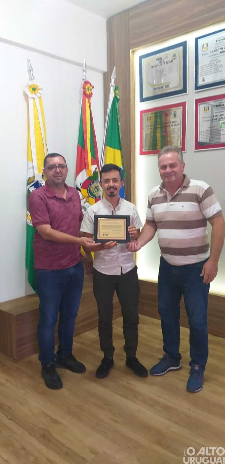 Pinhal: médico recebe reconhecimento por atuação no município