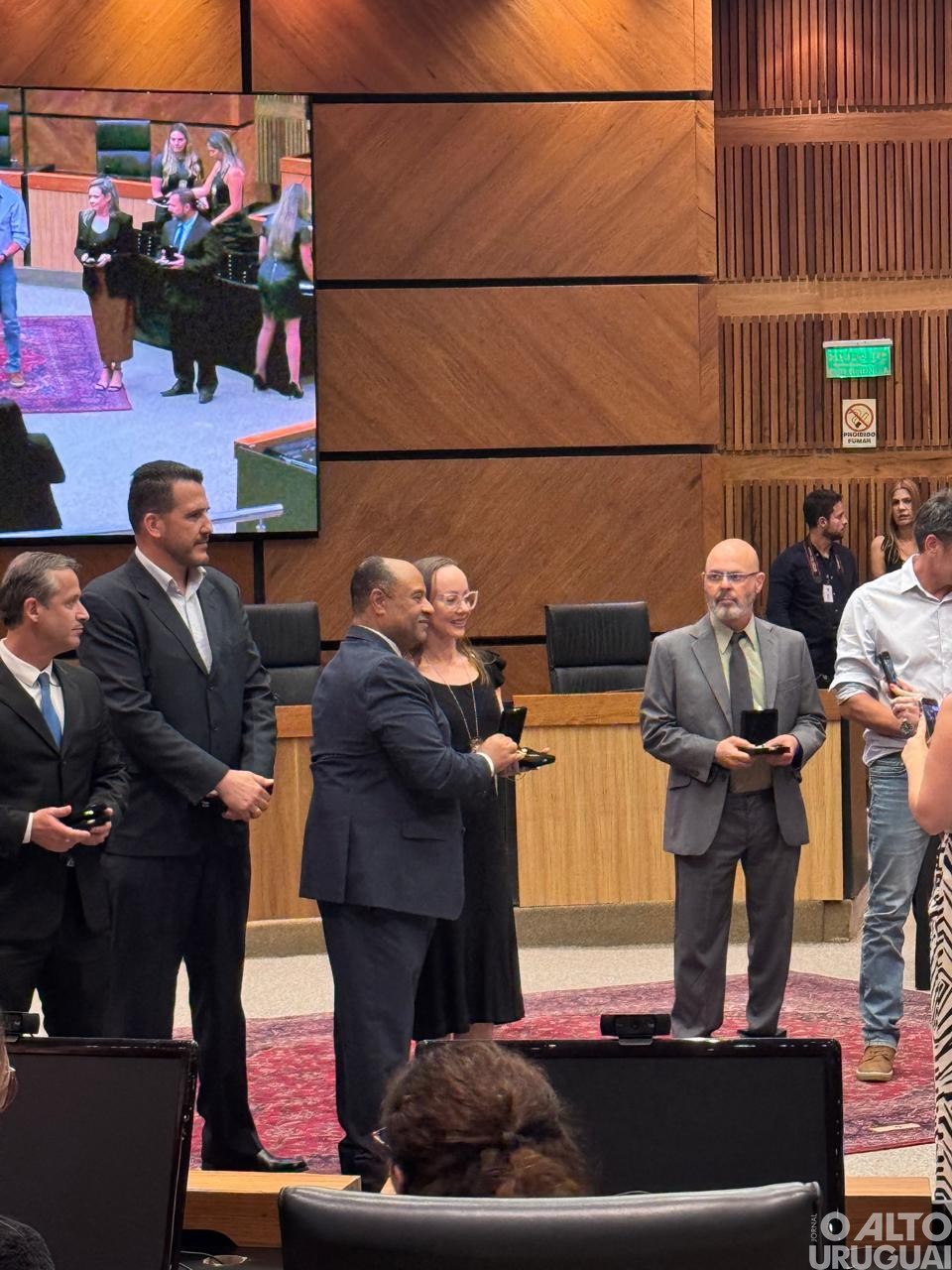 Delegada regional Aline Palma recebe medalha Plínio Brasil Milano