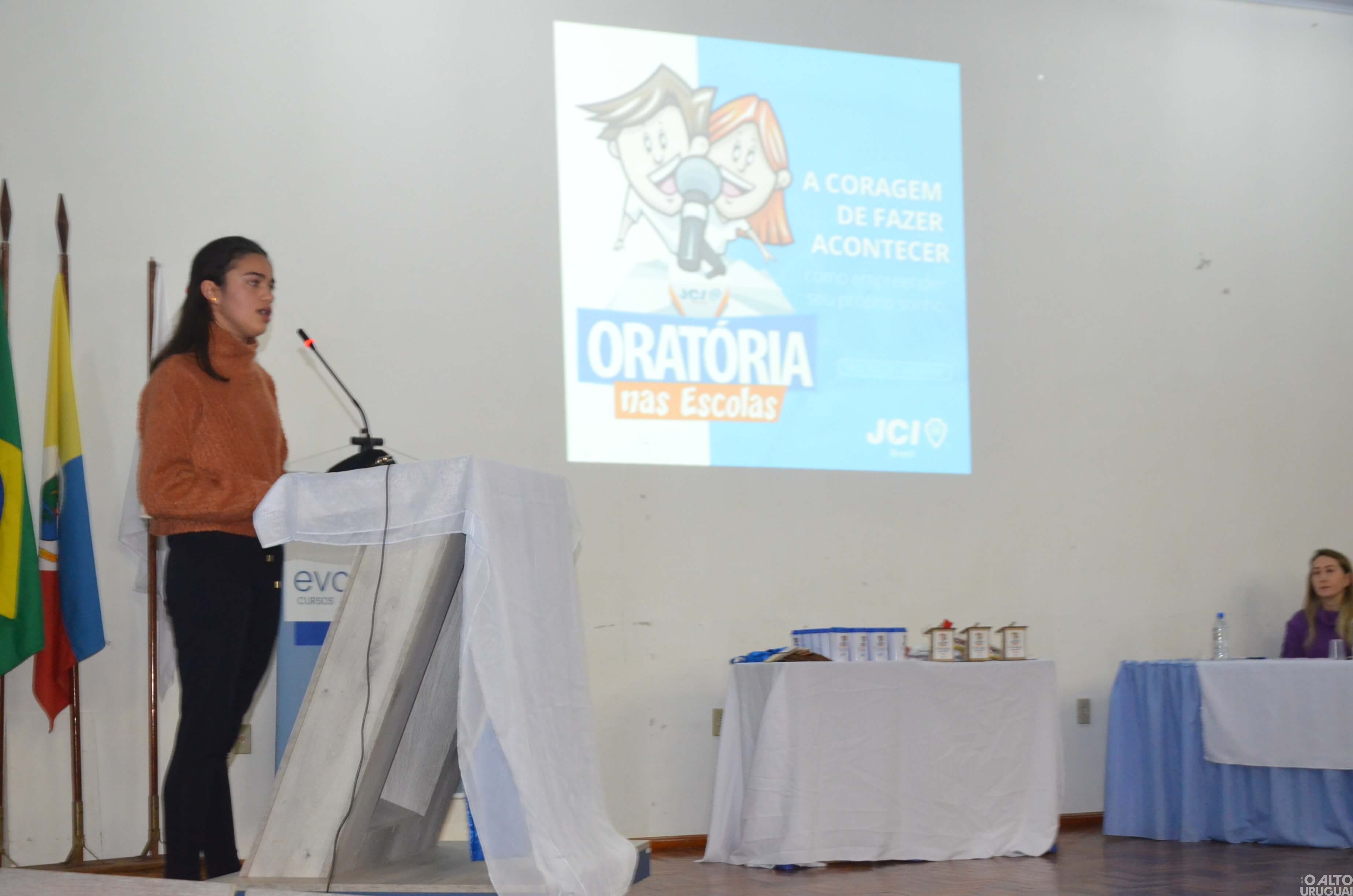 Três estudantes são premiadas na final municipal do Oratória nas Escolas em Rodeio Bonito