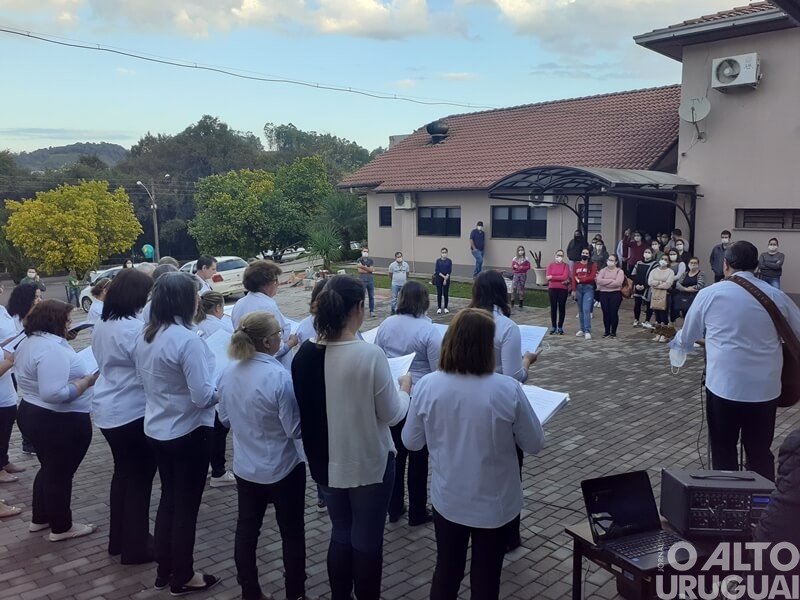 Profissionais de saúde de Pinhal são homenageados pelos serviços prestados na pandemia