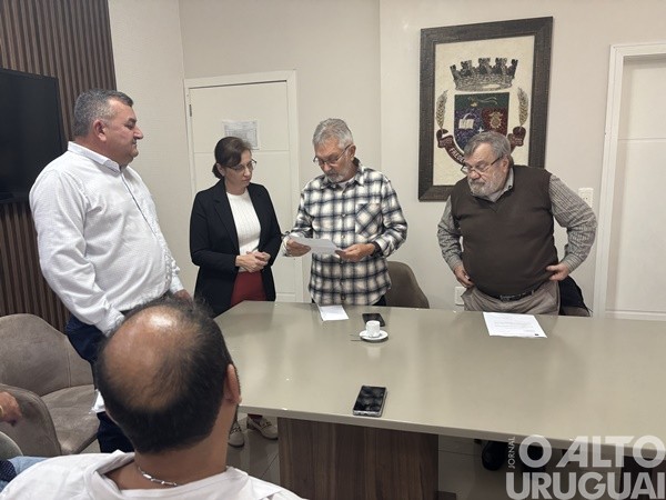 Deputado Luiz Carlos Busato visita FW e repassa emenda de R$ 330 mil ao município