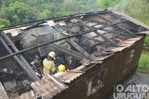 FW: Bombeiros atendem mais um incêndio em residência