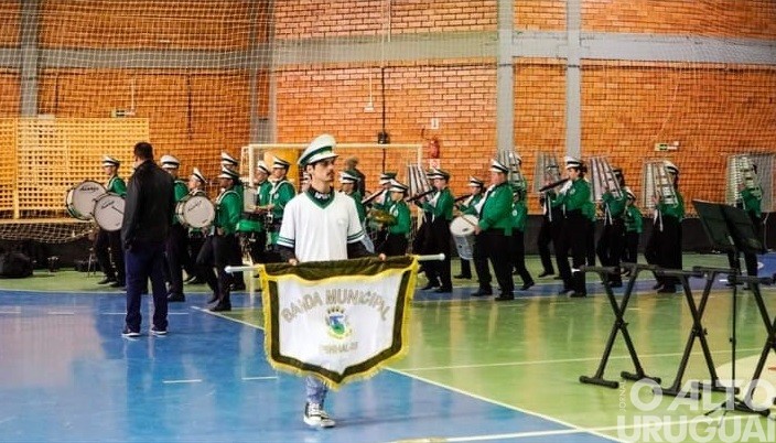 Banda Marcial de Pinhal participa de encontro em SC
