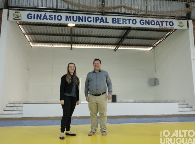 Executivo de Novo Tiradentes finaliza obras no ginásio Berto Gnoatto 