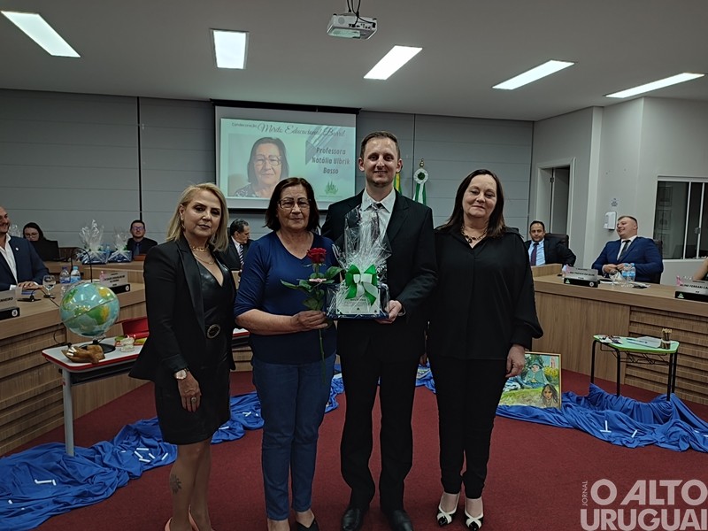 Poder Legislativo valoriza professores com a Condecoração Mérito Educacional Barril