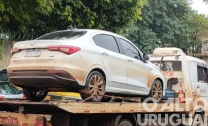 Polícia Civil e PRF recuperam veículo roubado