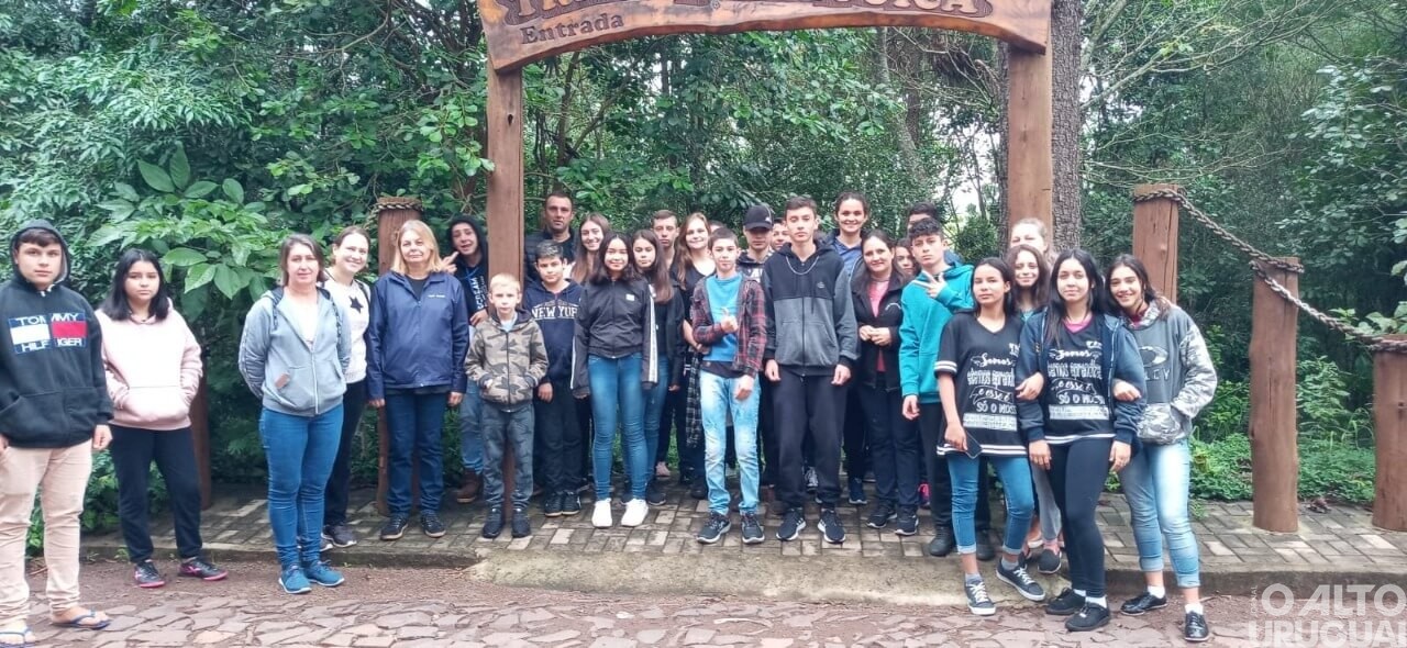 Alunos de Cristal do Sul visitam Horto Florestal do Grupo Creluz