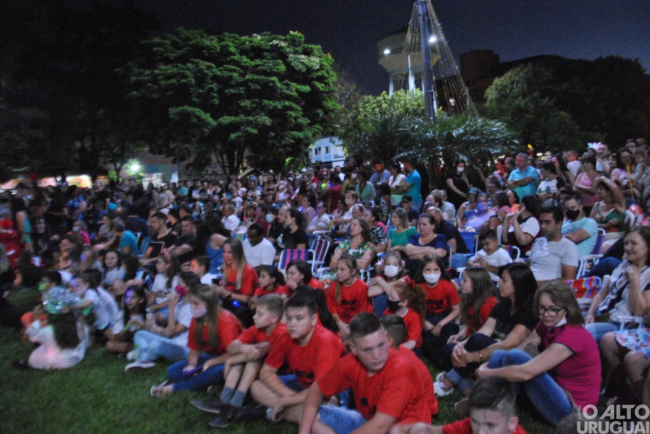 Magia de Natal reúne comunidade em Palmitinho