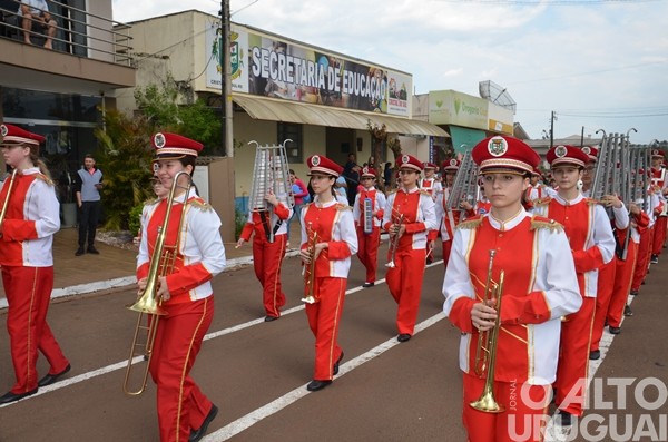 Desfile cívico marca o encerramento da Semana Farroupilha em Cristal do Sul