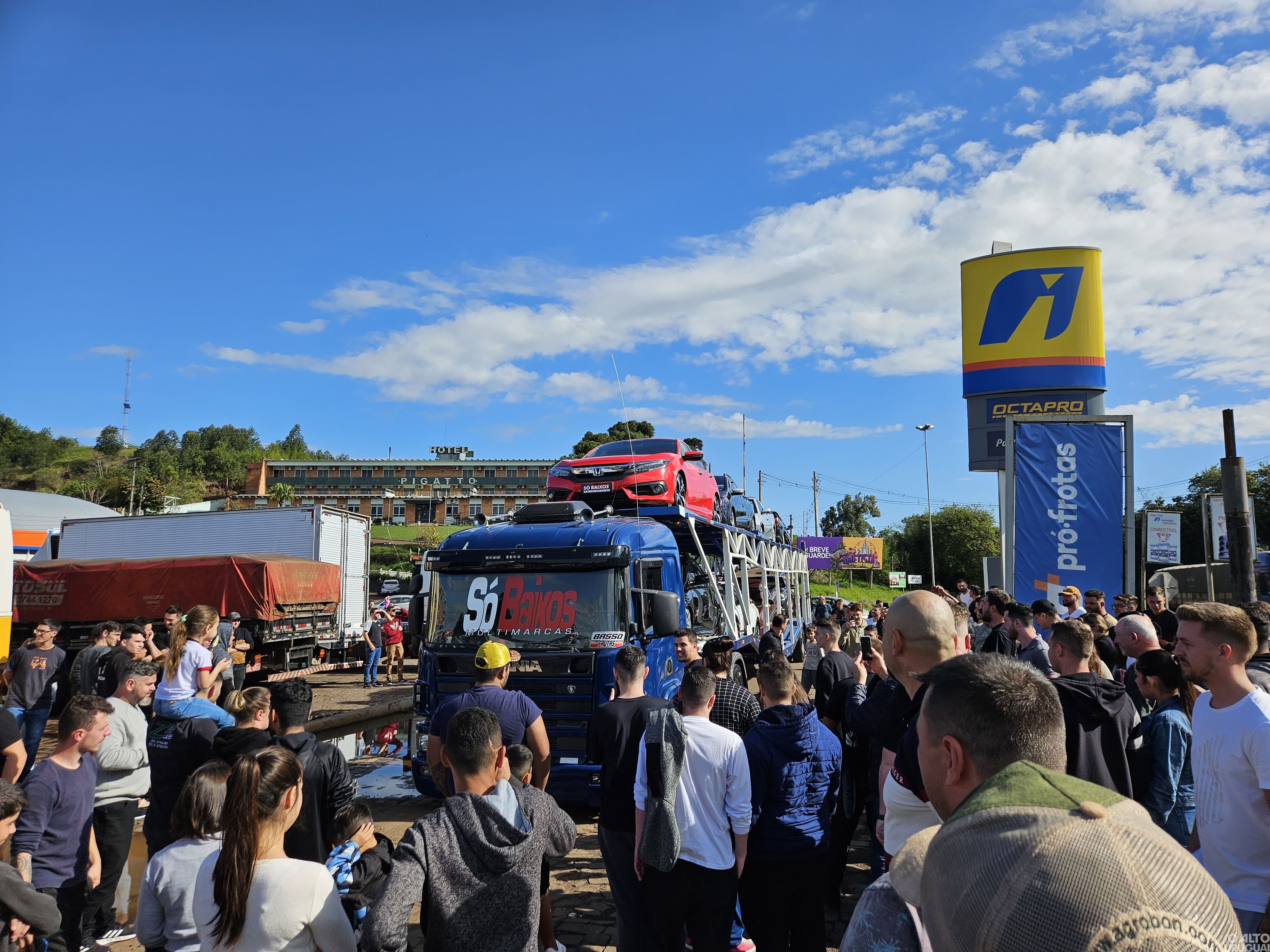 Frederiquense recebe caminhão de carros no valor de R$ 500 mil