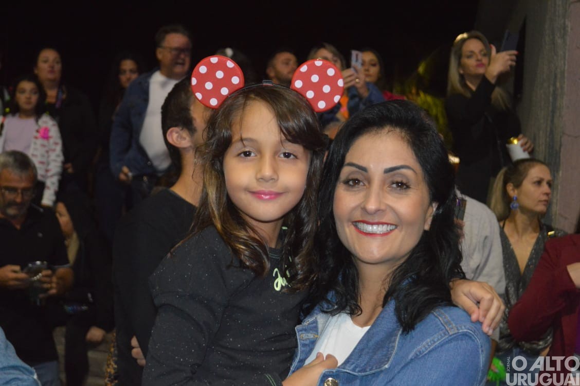 Desfile de rua do Carnaval Regional de Iraí reúne grande público