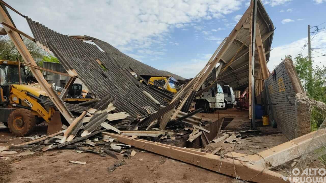 Estrutura do Parque de Máquinas de Caiçara desaba