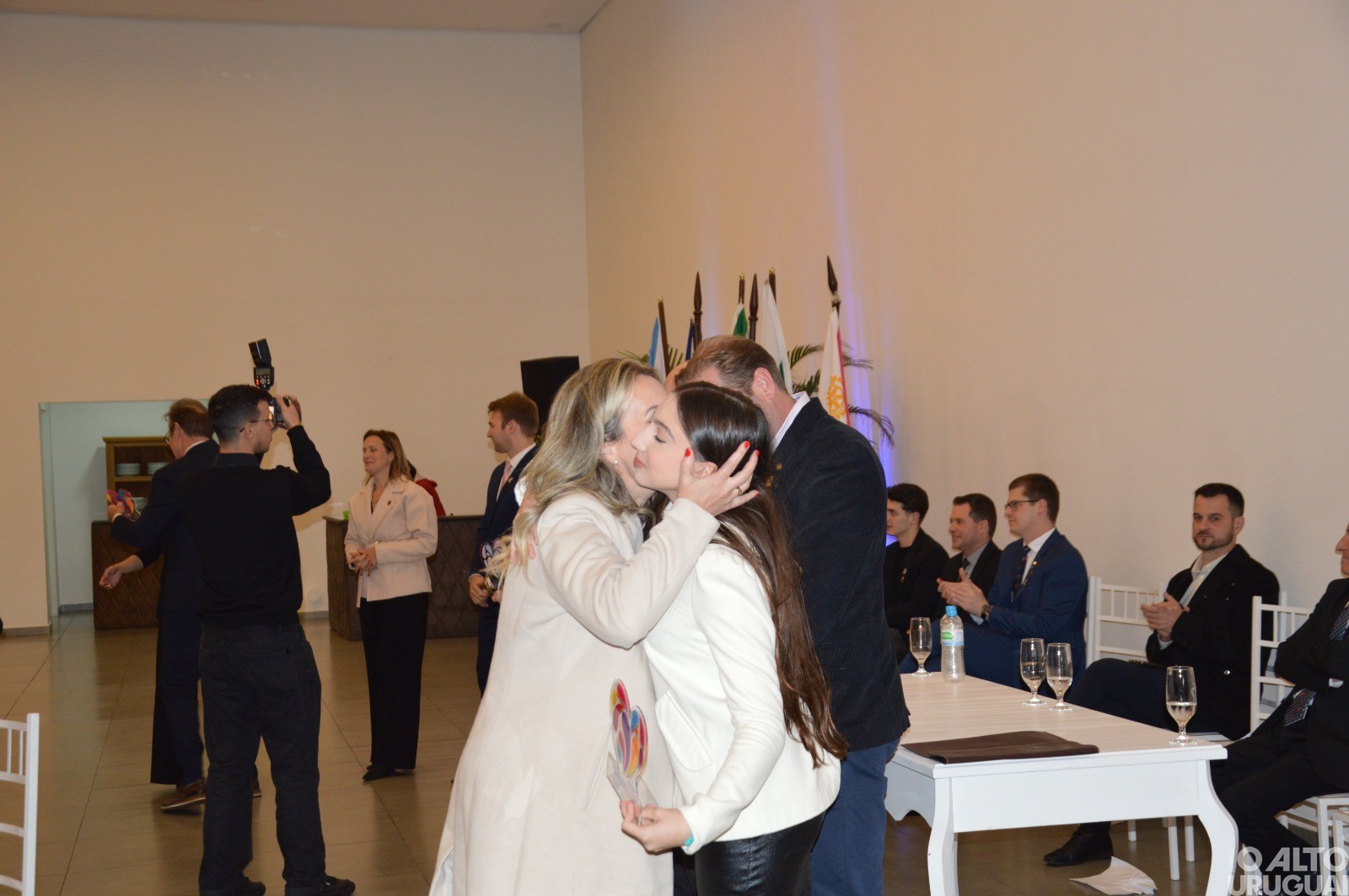 Clubes de Rotarys empossam novas diretorias em FW