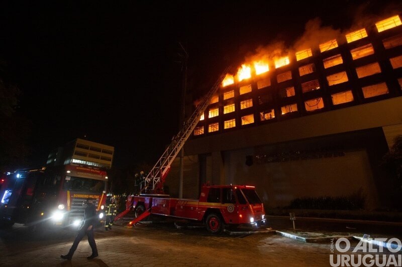 DetranRS estuda arquivar processos perdidos no incêndio do prédio da SSP