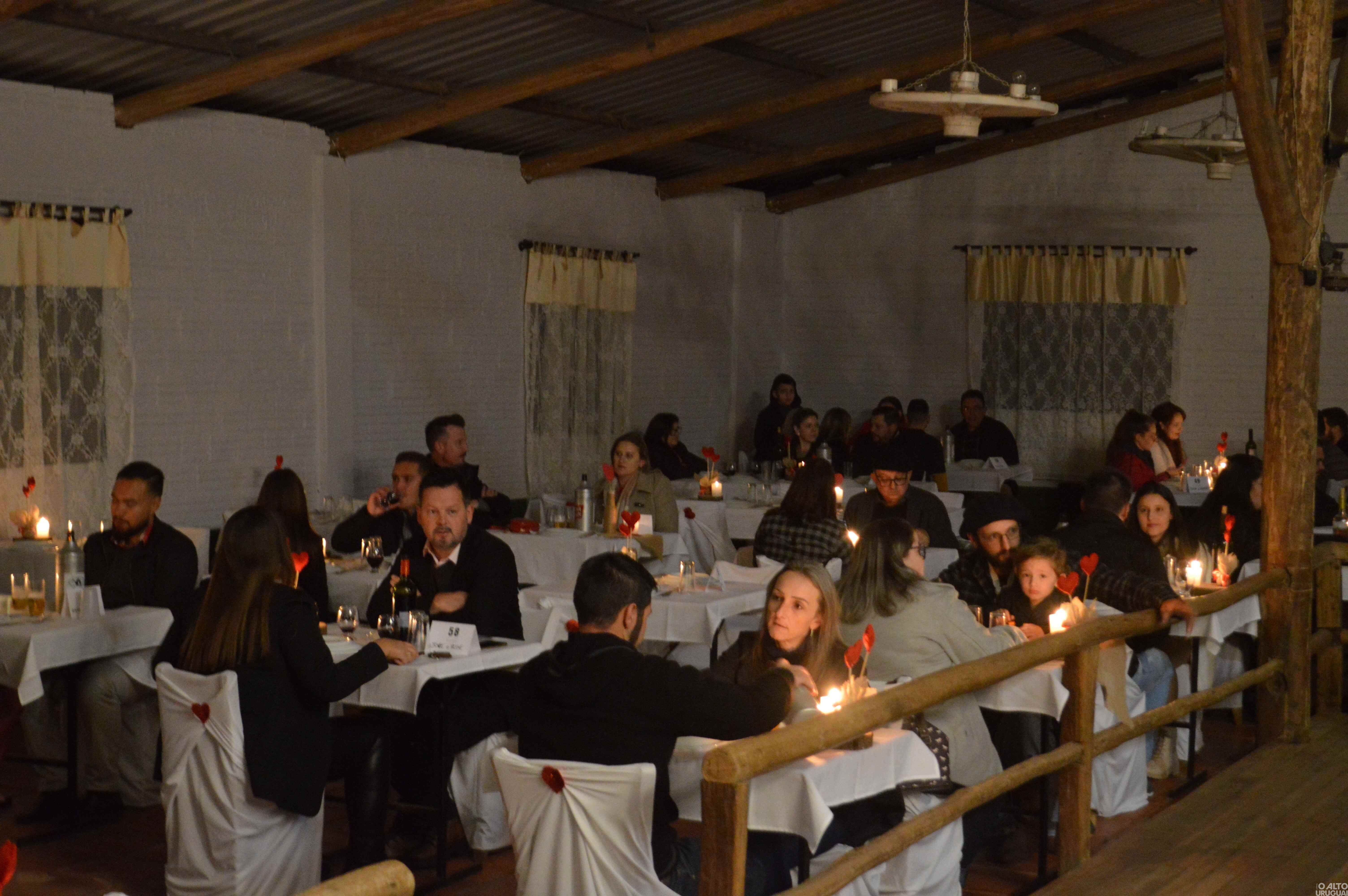 Noite do Galanteio reúne casais no CTG Rodeio da Querência