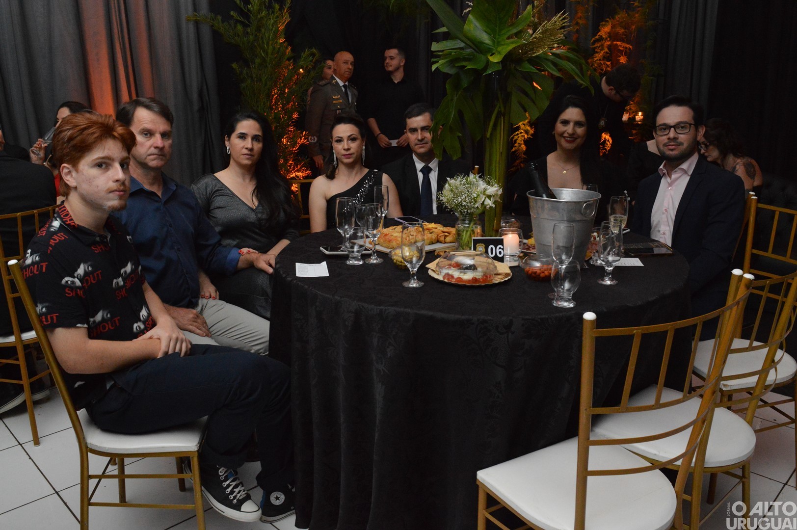 Baile Golden Night homenageia parceiros da Polícia Civil