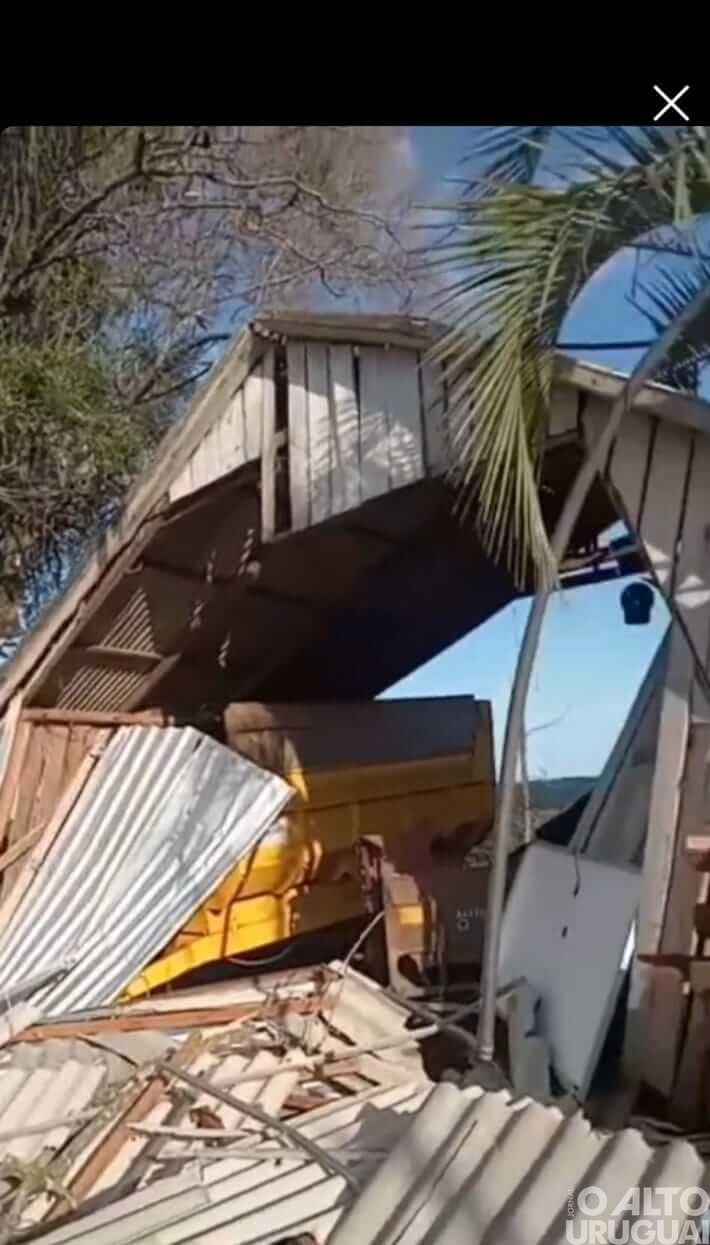 Ventos fortes causam estragos na região