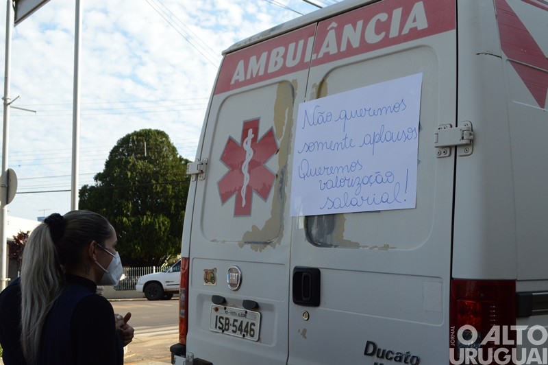 Profissionais de enfermagem promovem carreata