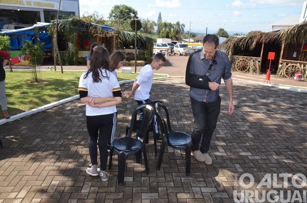 Crianças do Projeto Girassol celebram Semana Farroupilha em Caiçara