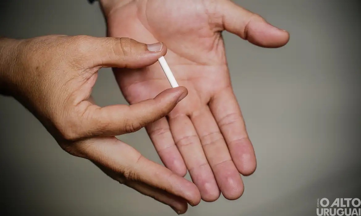 Anvisa proíbe implantes de hormônios no Brasil