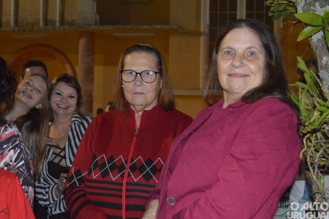 Desfile de rua do Carnaval Regional de Iraí reúne grande público
