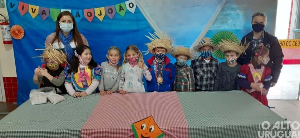 Taquaruçu do Sul: drive-thru junino é realizado nas escolas municipais