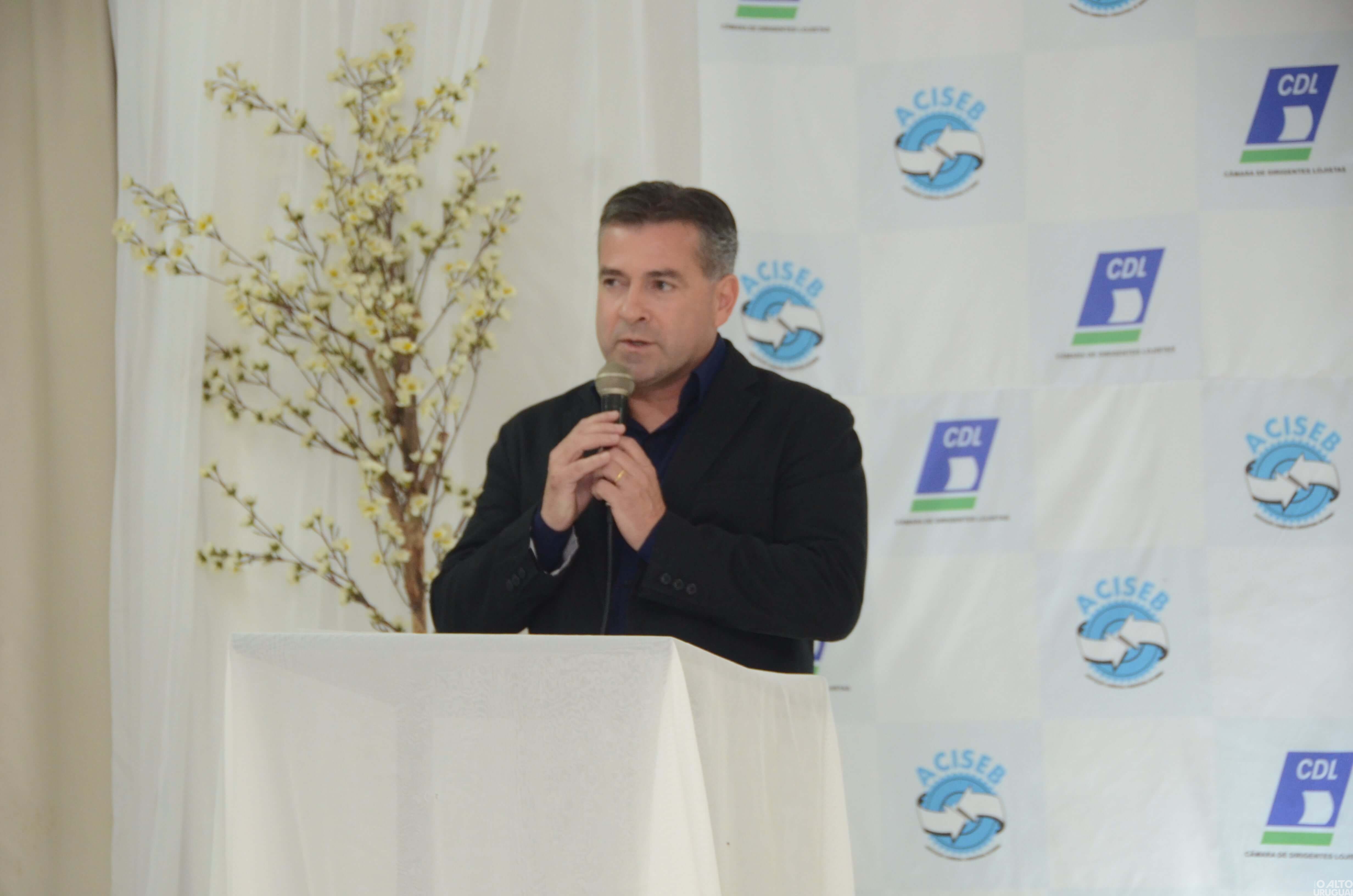 Nova diretoria da Aciseb/CDL toma posse