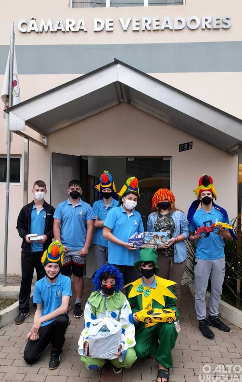 Vereadores mirins promovem ação solidária em Pinhal