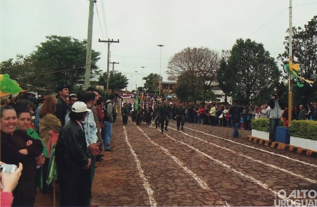 Desfile cívico é realizado em Vista Alegre após 20 anos