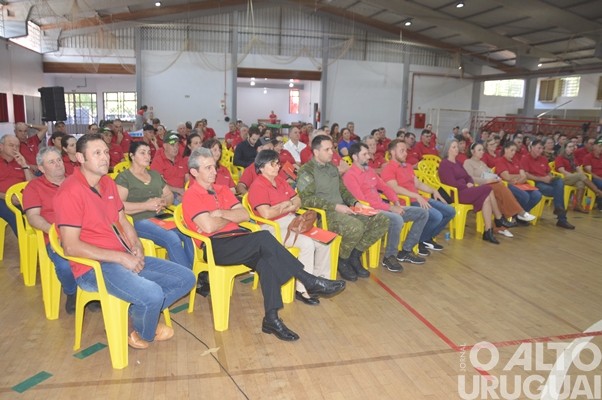 Evento realizado pela Creluz em Pinhal marca o Dia da Árvore