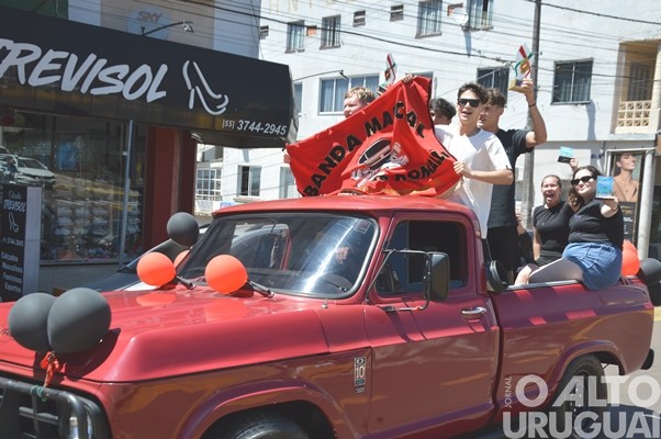 Bandas da Escola Cardeal Roncalli conquistam cinco títulos de campeãs e três de vice-campeãs em SC